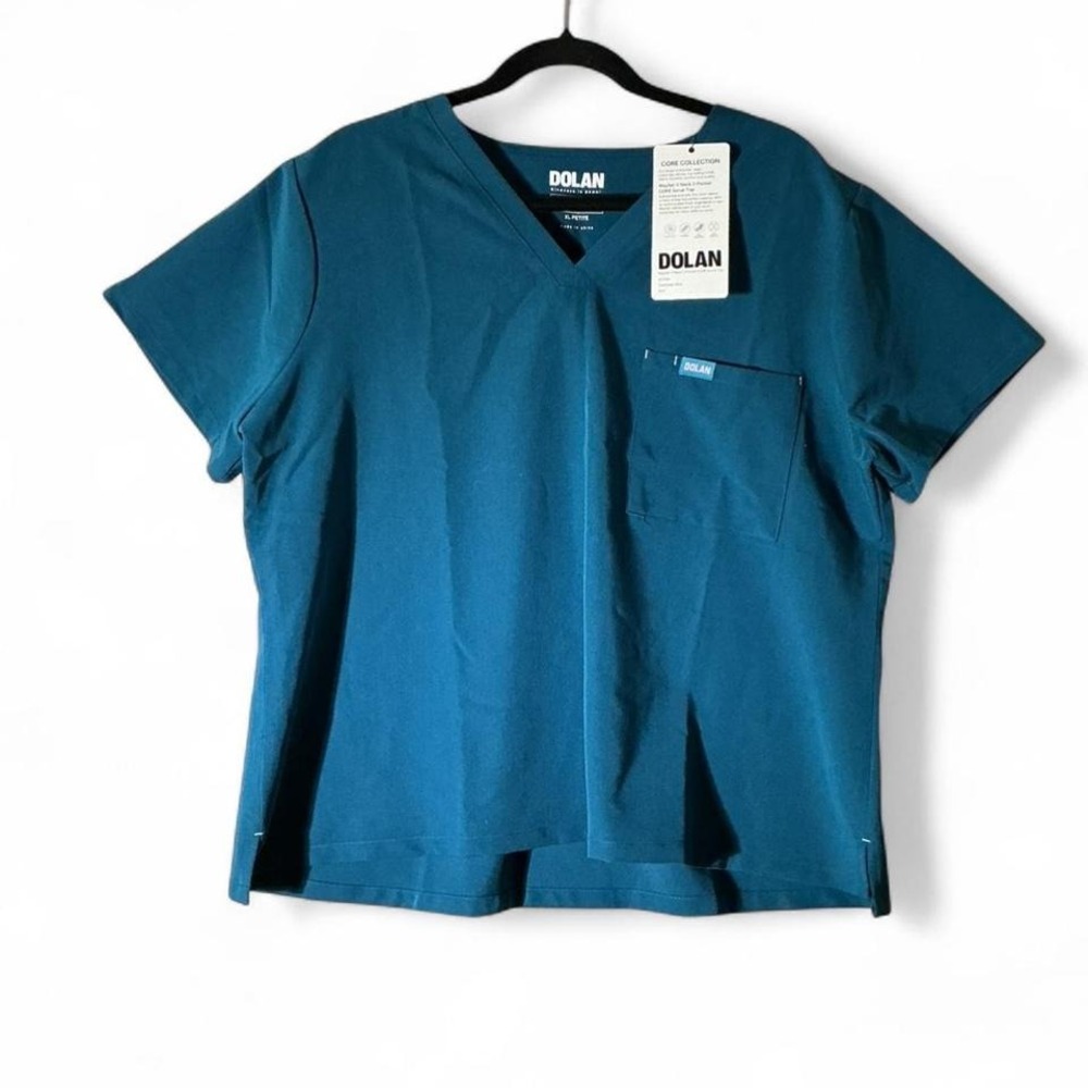 NWT Dolan Mayfair VNeck 2 Pocket Core Scrub Top Caribbean Blue XL Petite SFI115P